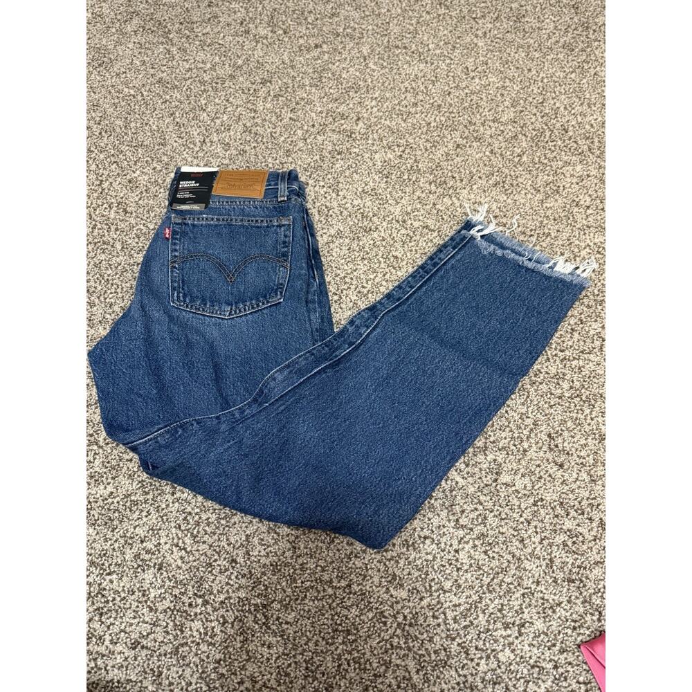 Levi Jeans Womens 26 waist 28 ins. Big E Wedgie Straight Leg Button Fly Classic
